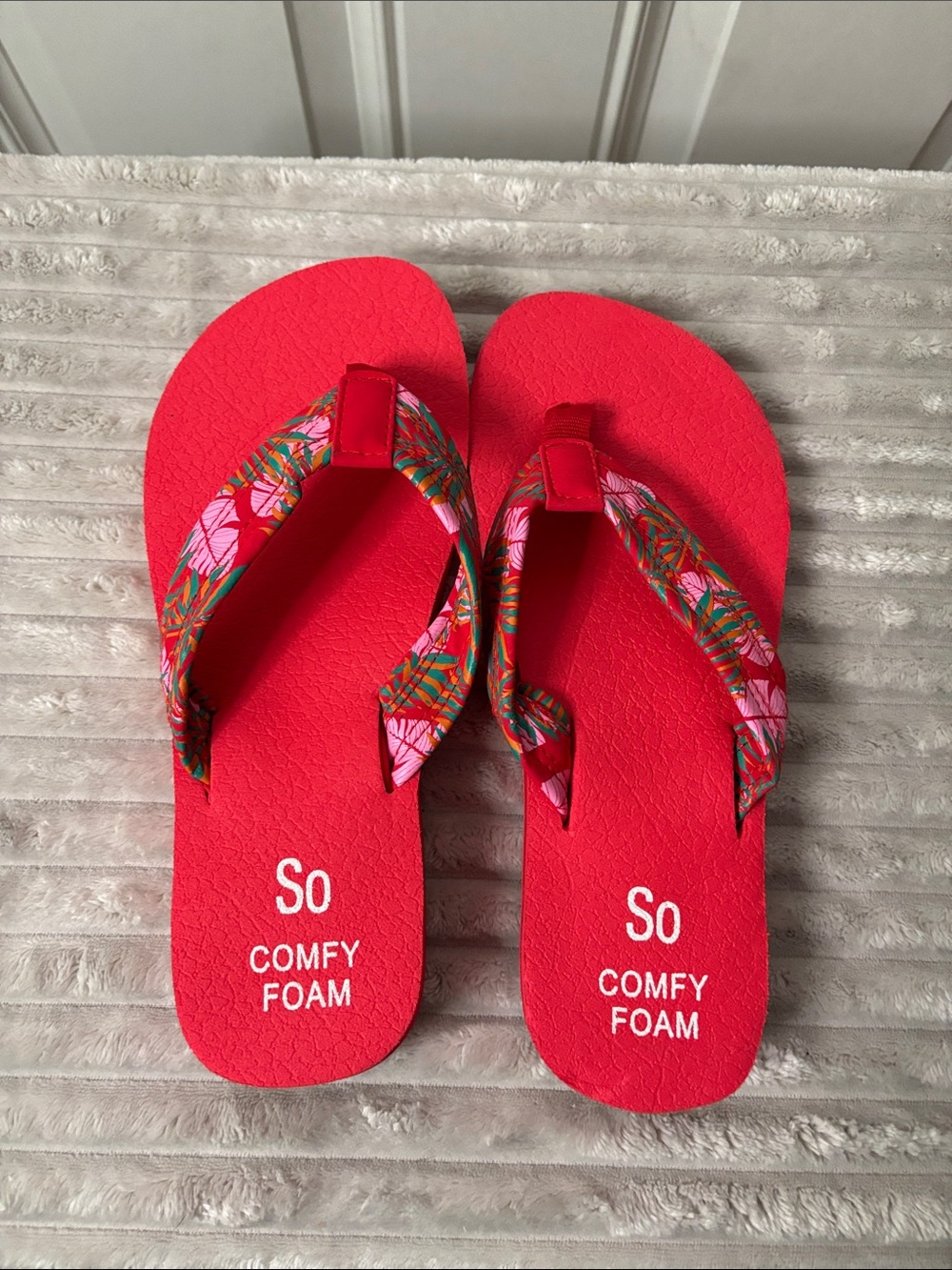 NWOT SO Bright Red Comfy Foam Flip Flops with Floral Straps